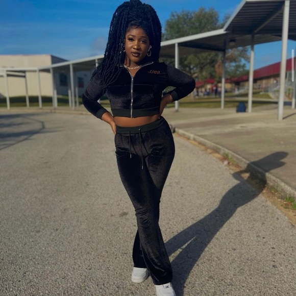 Tracksuits - Picture 1 of 2